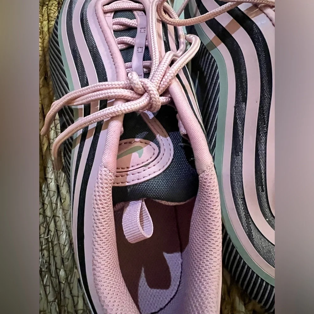 Size 7y  (GS) - Nike Air Max 97 Ultra 17 Low Elemental Pink MINT